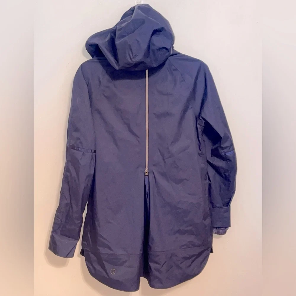 LULULEMON | Fo Drizzle Rain Jacket Deep Navy Blue Zip Front Women’s Size 6 Rare